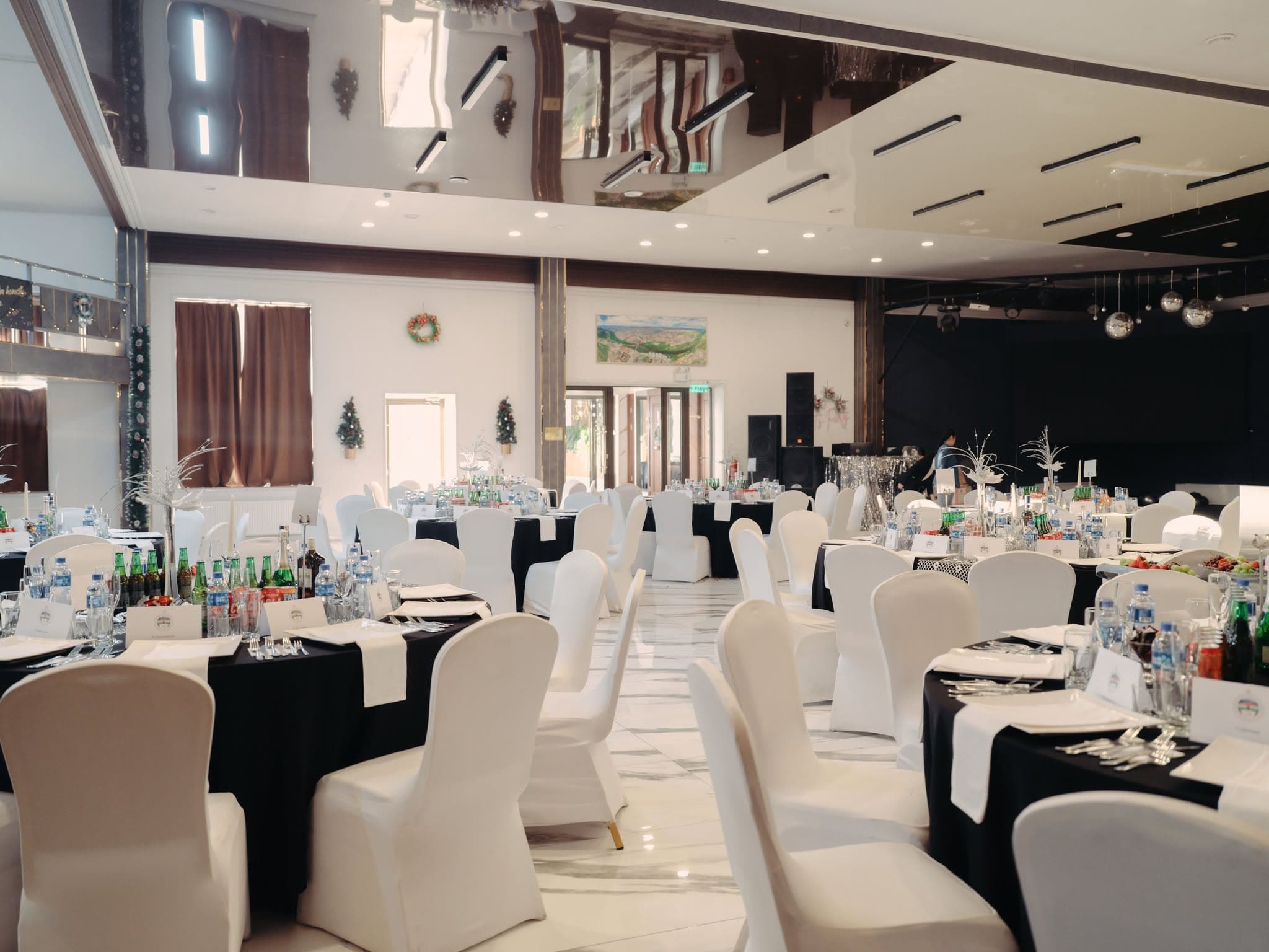 RESTAURANT & DINNING